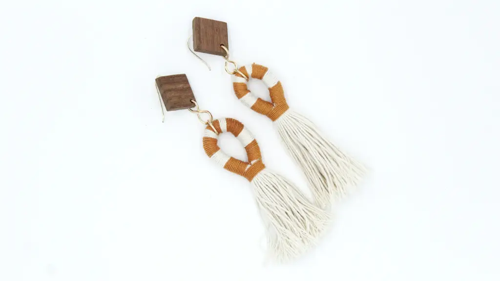 ARETES DE MADERA CUERDA/YUTE