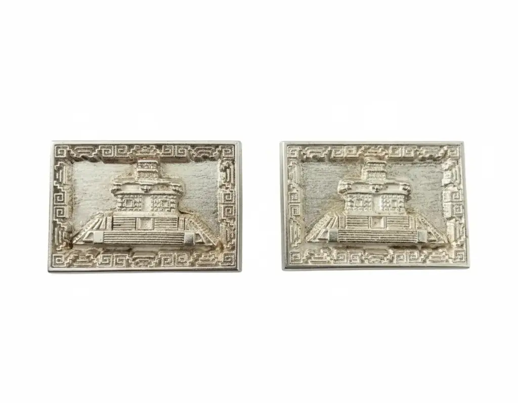 MANCUERNILLAS RECTANGULARES DE PLATA  CON DISEÑO DE PIRAMIDES - MODELO 1