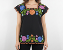 Blusa bordada color negro con bordado multicolor 