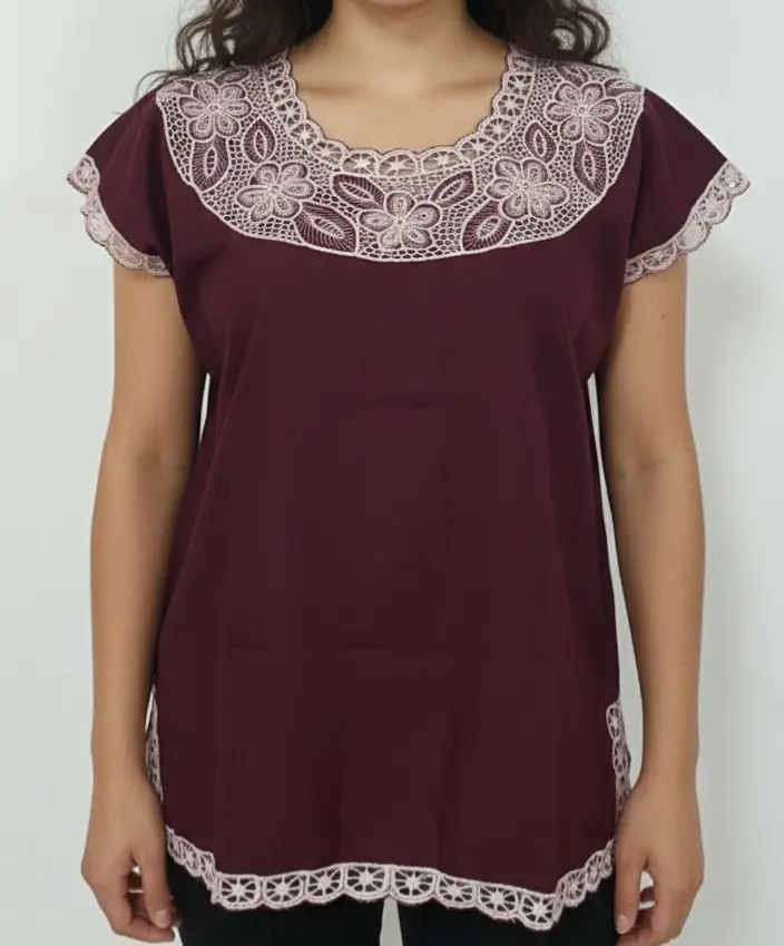 Blusa rojo vino con bordado rosa (calado rejilla)