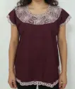 Blusa rojo vino con bordado rosa (calado rejilla)