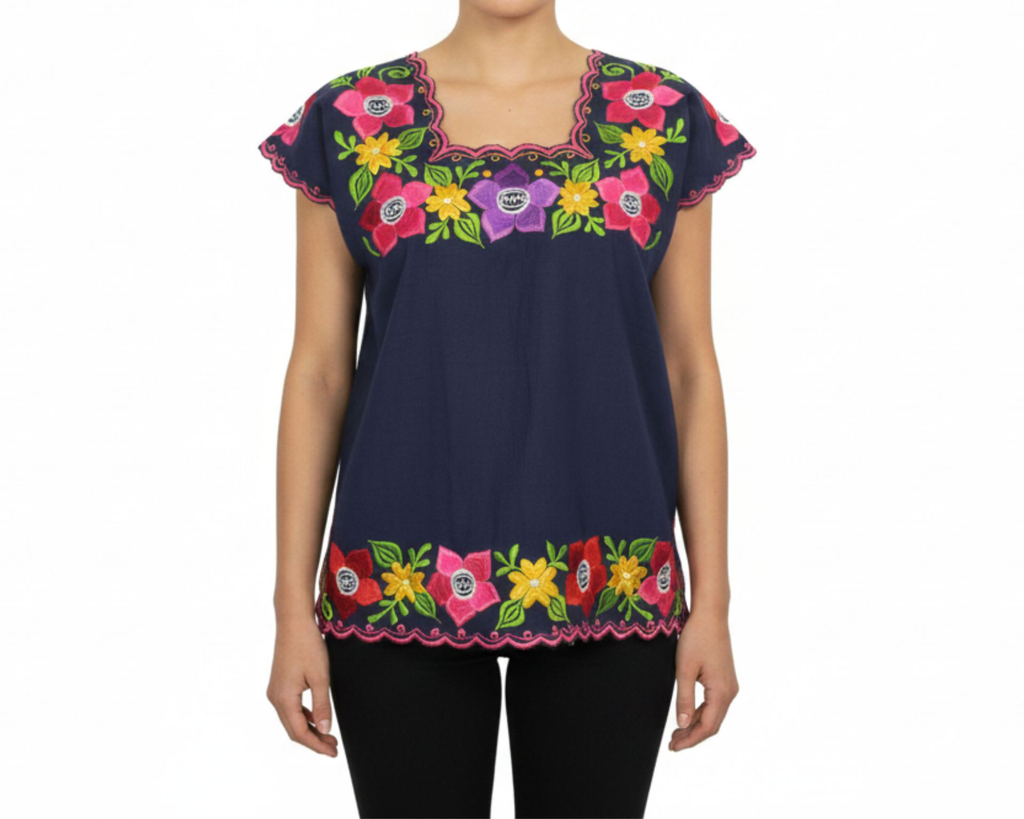Blusa azul con bordado de flores - Modelo 2