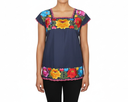 Blusa azul con bordado de flores - Modelo 4