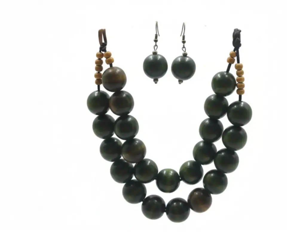 Juego collar y aretes de madera verde