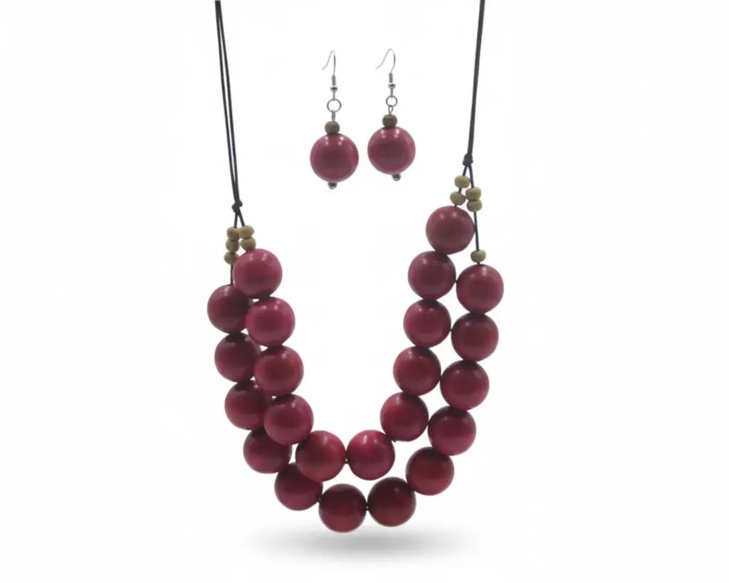 Juego collar y aretes de madera rosa con hilo
