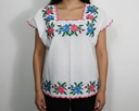 Blusa tipo hipil Yucateco en punto de cruz - Modelo 1