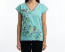Blusa azul cielo con flores boradadas en multicolor bordes morales