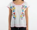 Blusa blanca cuello redondo con terminación cuadrada