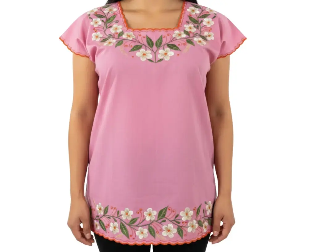 Blusa rosa con bordes naranjas y flores blancas