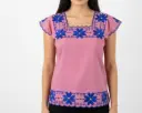 Blusa rosa con flores azules