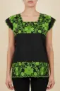 Blusa negra con flores verdes