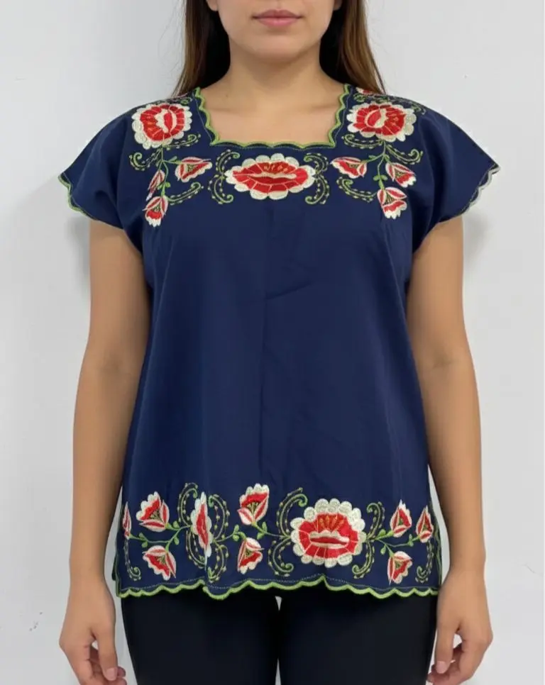 [BLS-CUA-M10] Blusa azul marino con bordes verdes y flores rojas