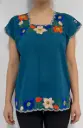 Blusa azul con bordes rosas y flores varias