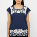 Blusa color azul con bordado blanco