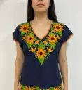 Blusa azul marino con girasoles y hojas verdes con borde naranja