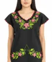 Blusa negra con rojo y naranja  con flores rosas