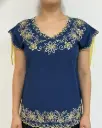 Blusa azul marino con flores amarillas