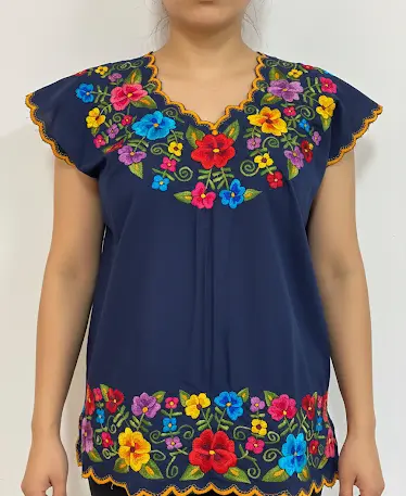 [BLS-VECU-M6] Blusa azul marino con detalle de flores rosas, azules, roja y amarillas y moradas borde naranja