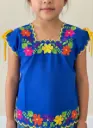Blusa de niña azul rey con bordes amarillos y flores rosas, naranja y amarillo