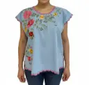 Blusa azul cielo bordado multicolor