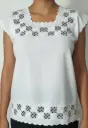 Blusa bordada modelo de pavo real negra
