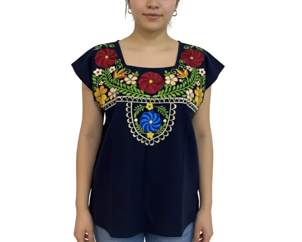 Blusa azul marino con flores rojas, azules y amarillas