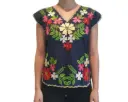 Blusa azul con bordados de flores 