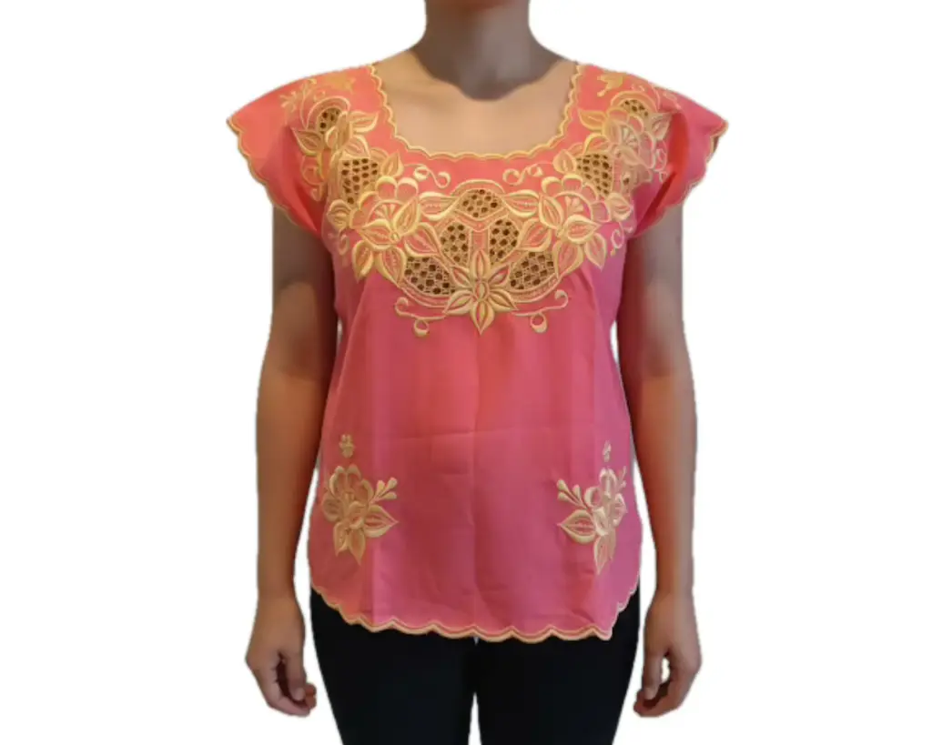 Blusa color salmón con flores amarillas