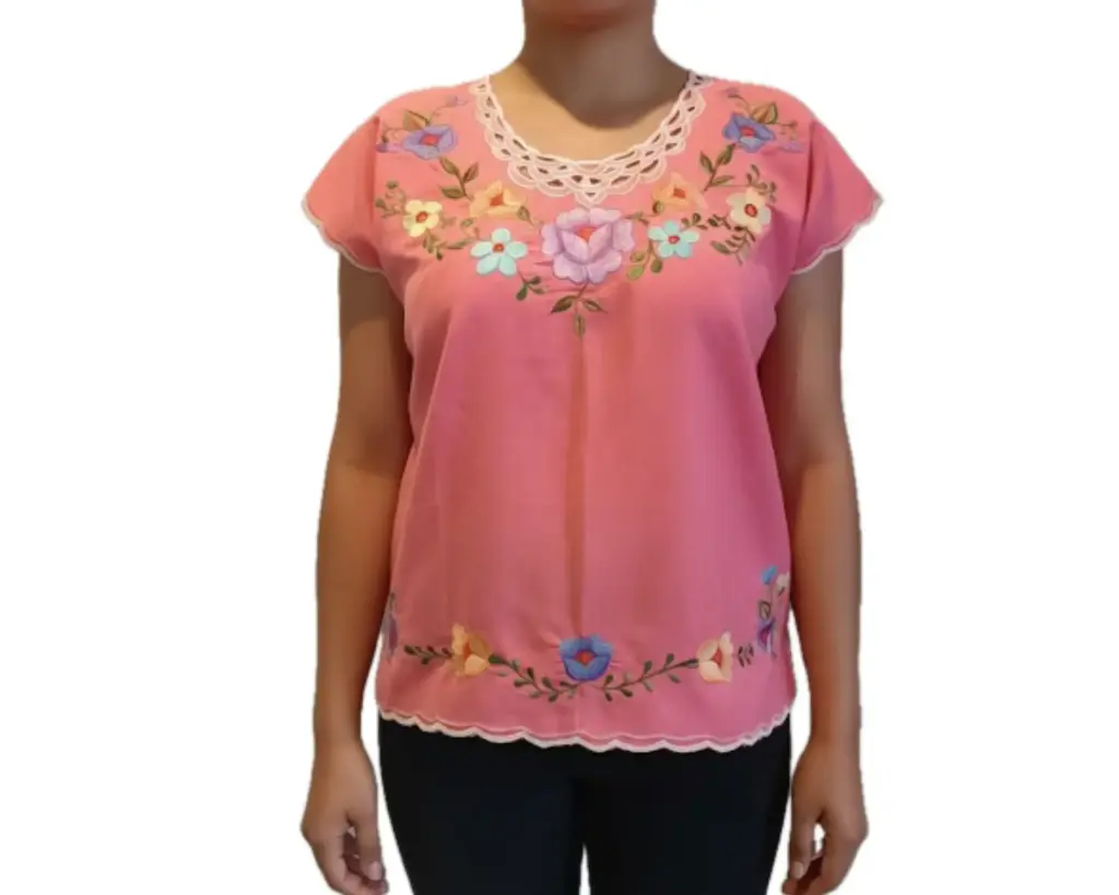 Blusa color salmon con bordes blancos y flores varias