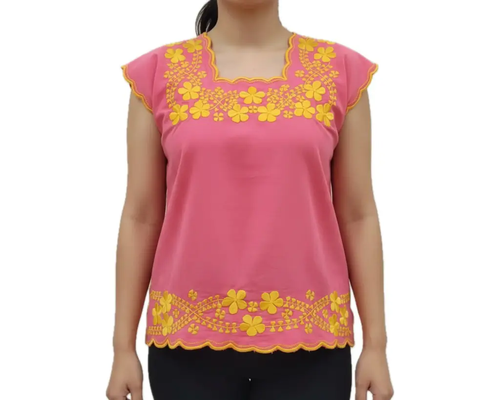 Blusa color salmón con bordes y flores amarillas fuertes