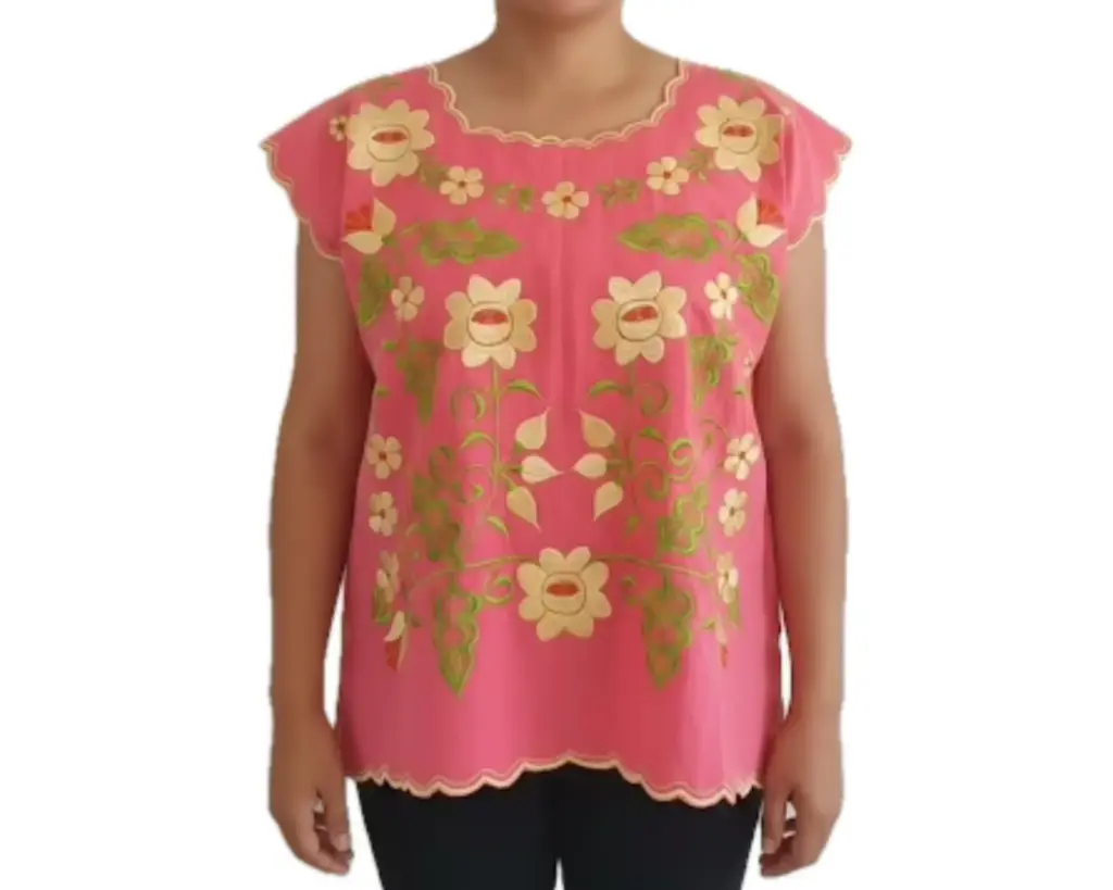 Blusa color salmon con flores amarillas y rojas