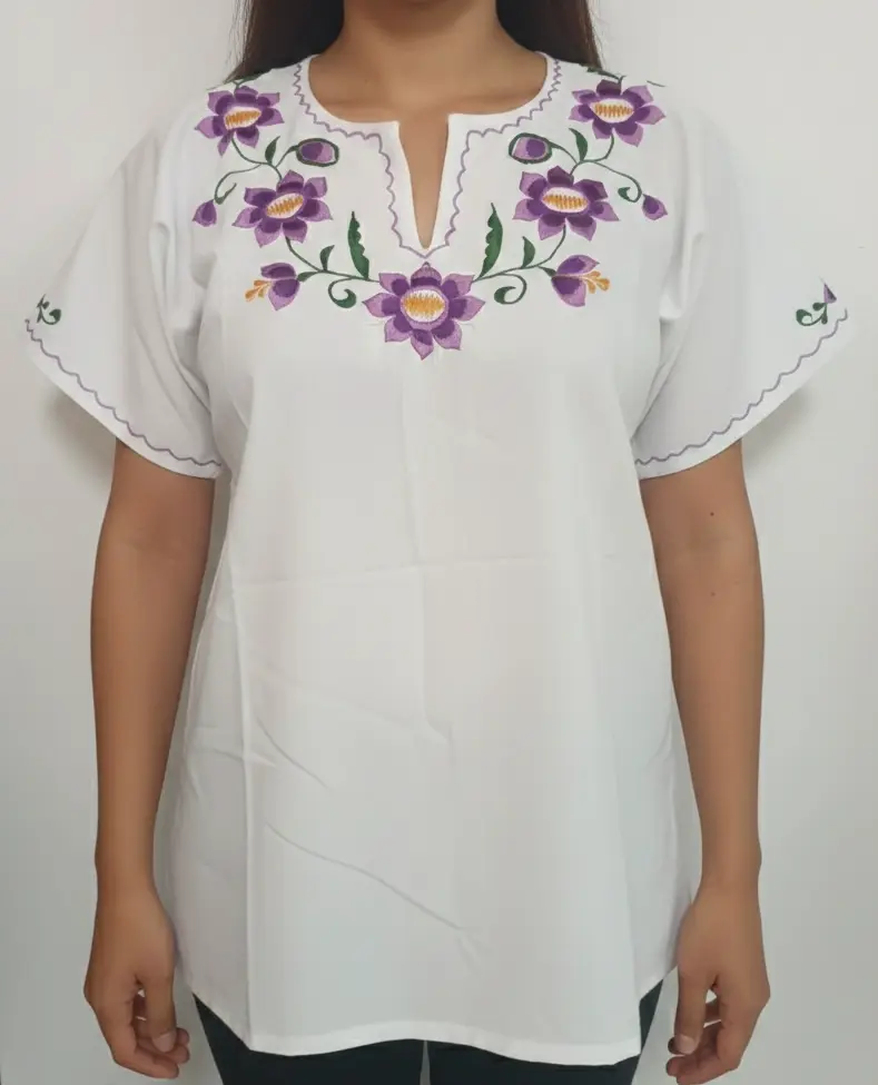 Hipil Blanca con bordes morados