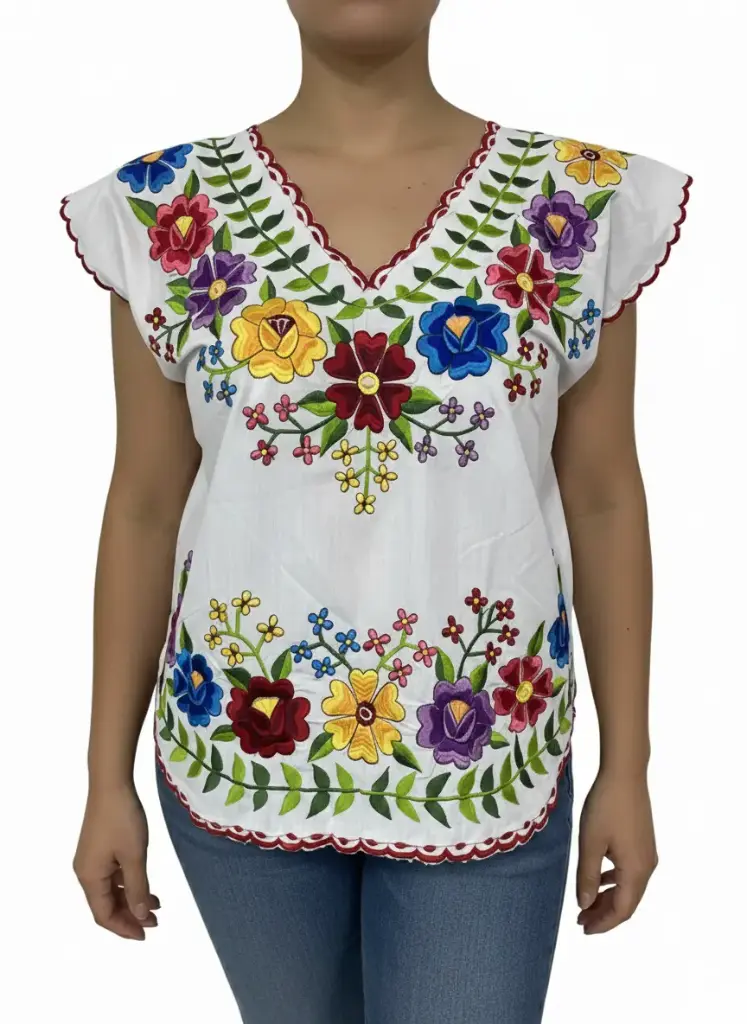 Blusa blanca con bordado de flores con bordes rojos