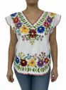 Blusa blanca con bordado de flores con bordes rojos