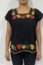 Blusa color negro con punto de cruz de varios colores