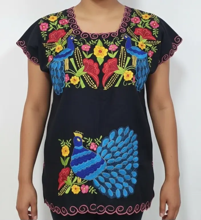Blusa bordada modelo de pavo real negra