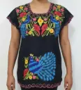 Blusa bordada modelo de pavo real negra