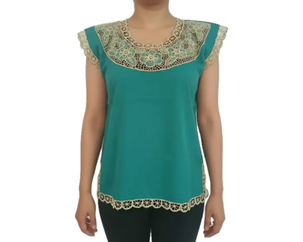 [BLS-BTUR-M1-34] Blusa color turquesa con bordados dorados y detalles en calado (34)