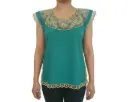 Blusa color turquesa con bordados dorados y detalles en calado