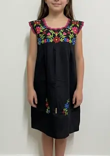 Vestido negro con flores multicolor y bordes rosas
