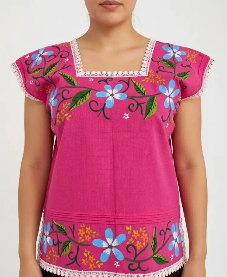 Blusa rosada con flores pintadas