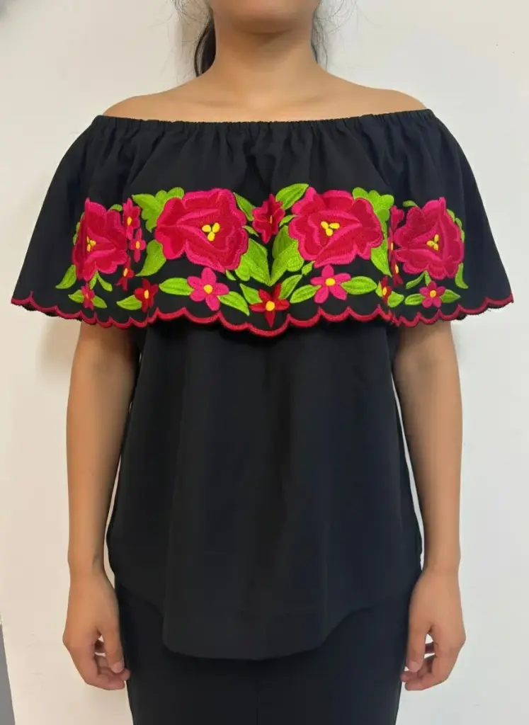 [BLS-CTE-M3] Blusa negra con borde rojo y flores color diversas