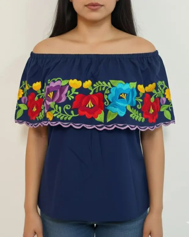 Blusa azul marino con bordado morado y flores color diversas