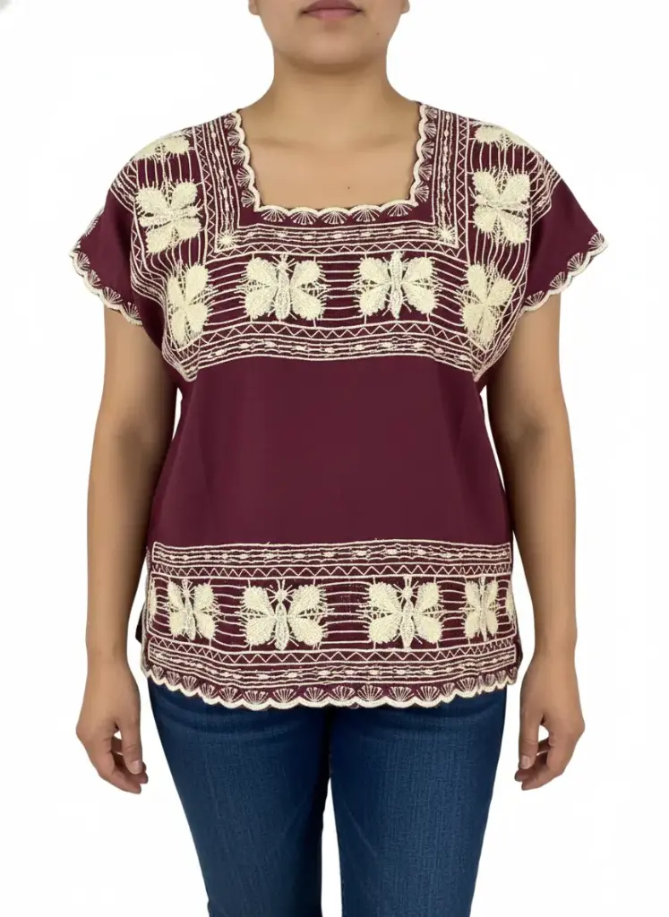 Blusa color guinda con detalles bordados en dorado con calado