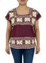 Blusa color guinda con detalles bordados en dorado con calado