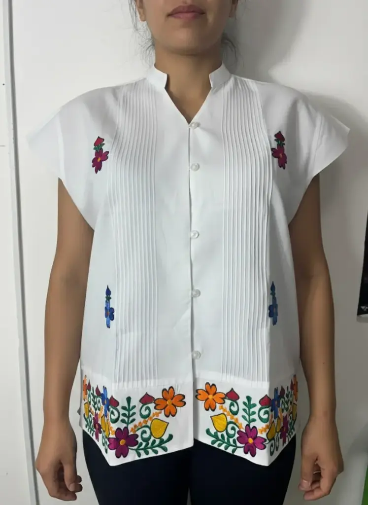 Blusa blanca bordada de varios modelos