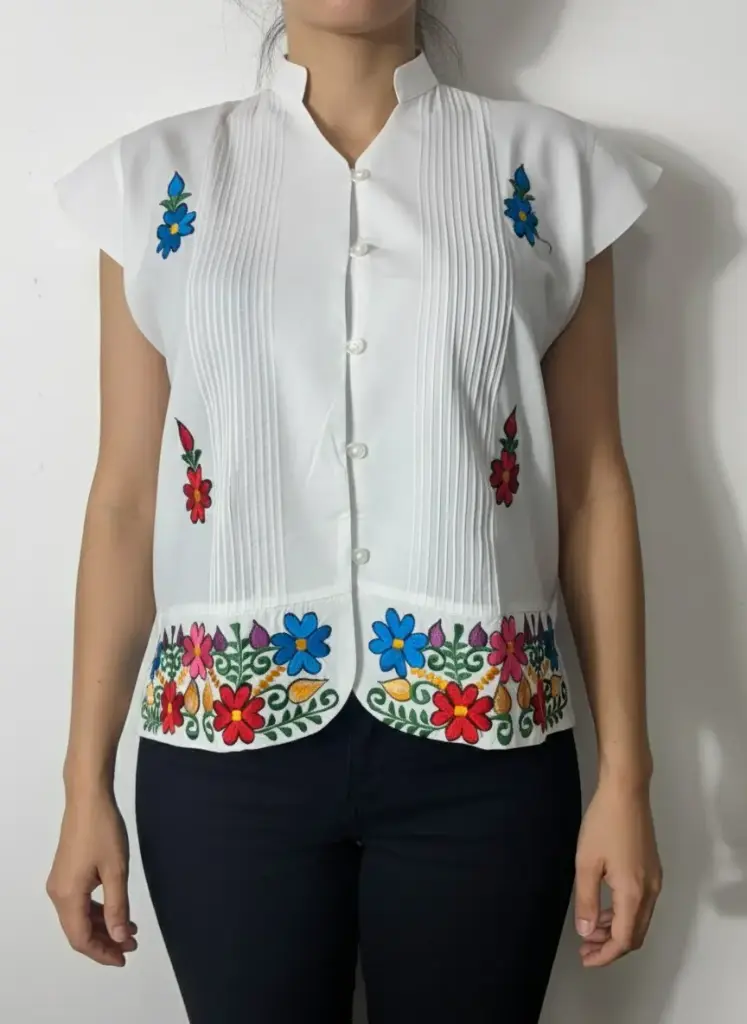 [BLS-IVN-M6] Blusa blanca con bordados de flores mmulticolor