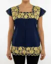 Blusa azul marino con flores amarillas