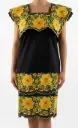 Vestido negro con bordado de flores circulares doradas y detalles verdes y rojo