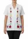 Blusa blanca abotonada con bordado de flores